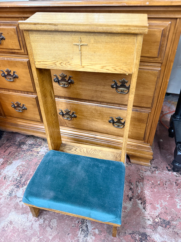 Kneeling Altar with Storage